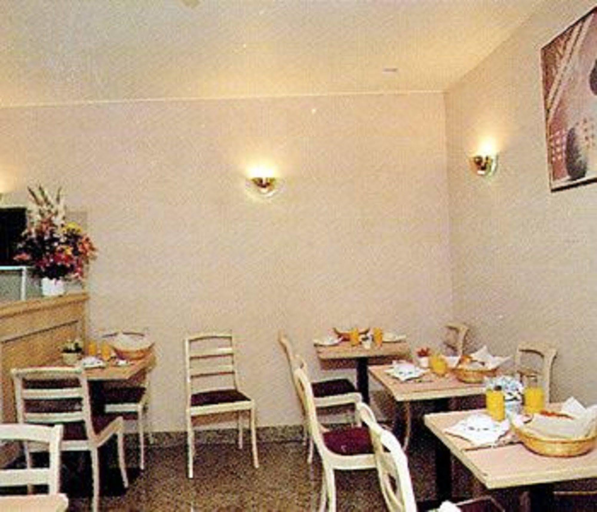 Hotel Chateau D'Eau Paris Exteriör bild